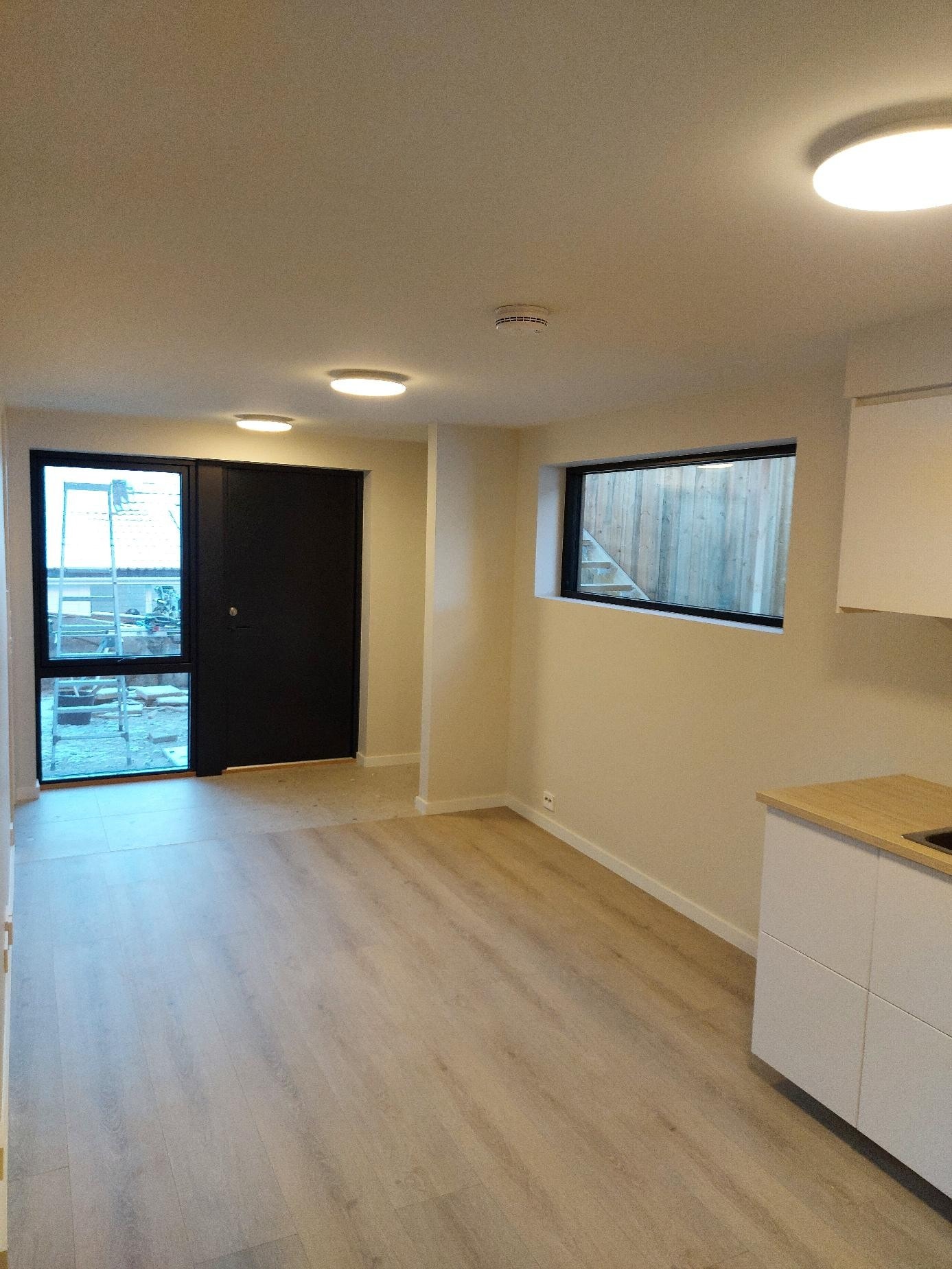 Leiligheten er godt belyst (dimbart) Galleribilde