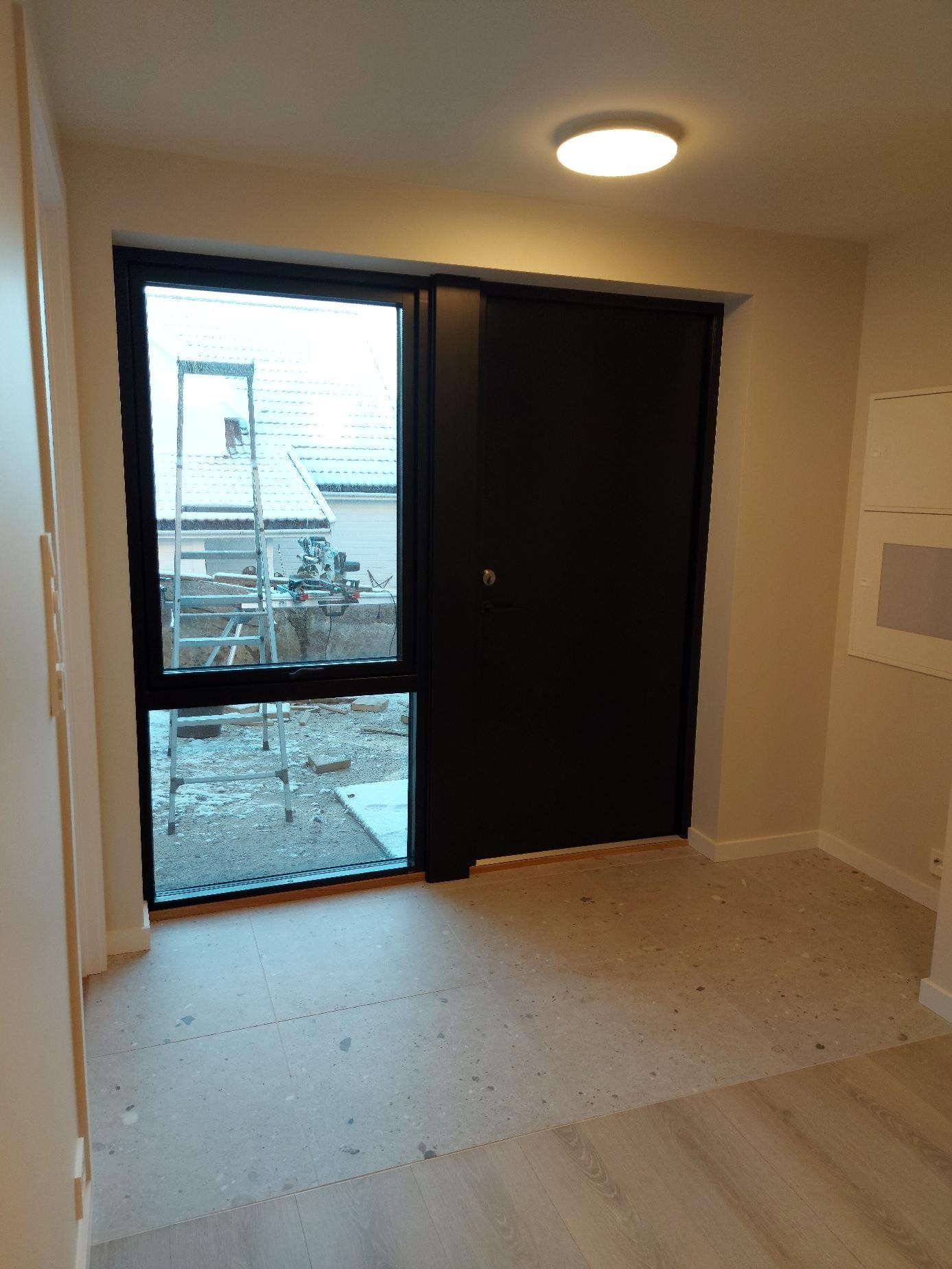 Lys, trivelig og luftig inngangsparti Galleribilde