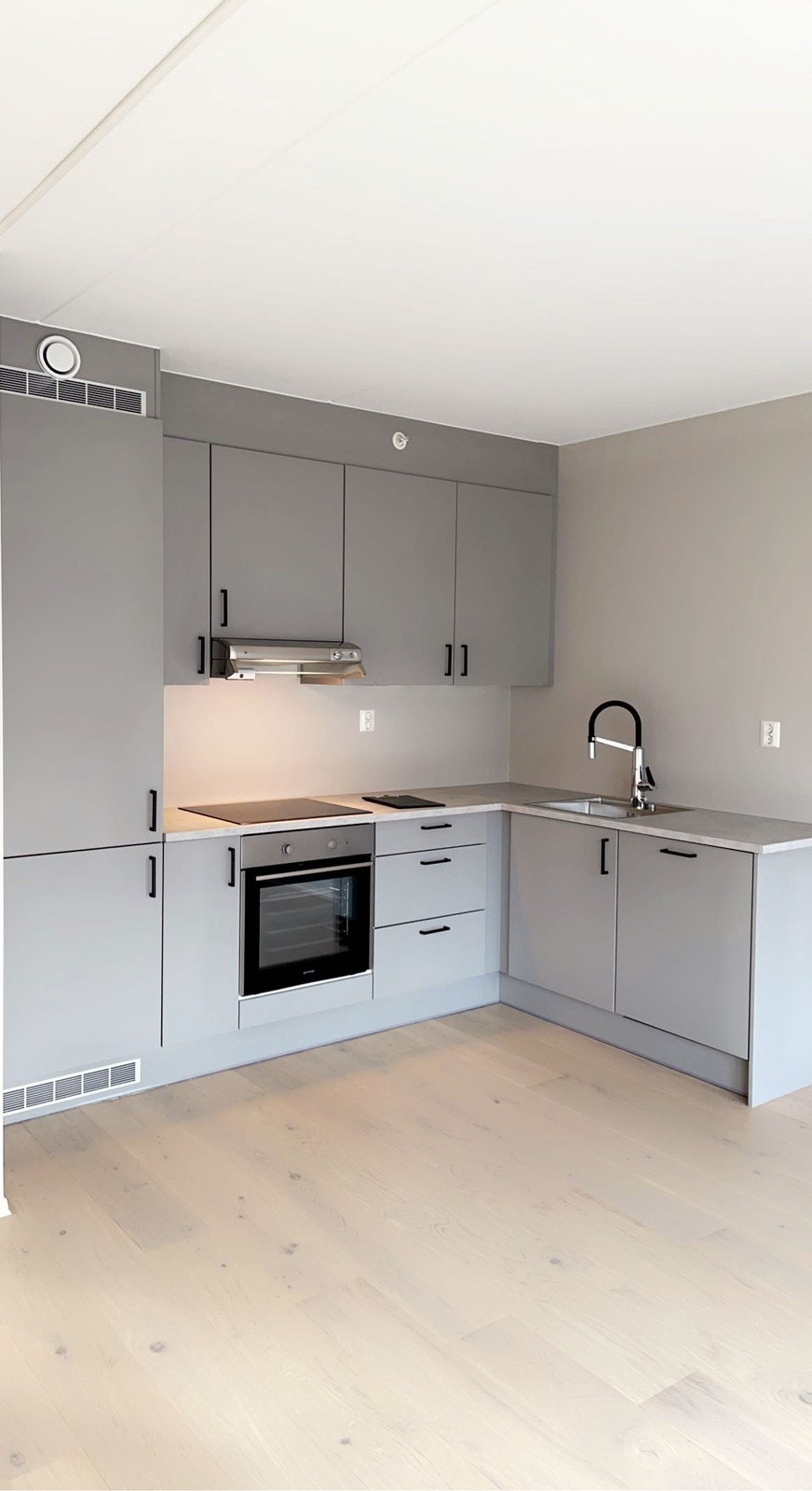 Kjøkken med integrerte hvitevarer Galleribilde