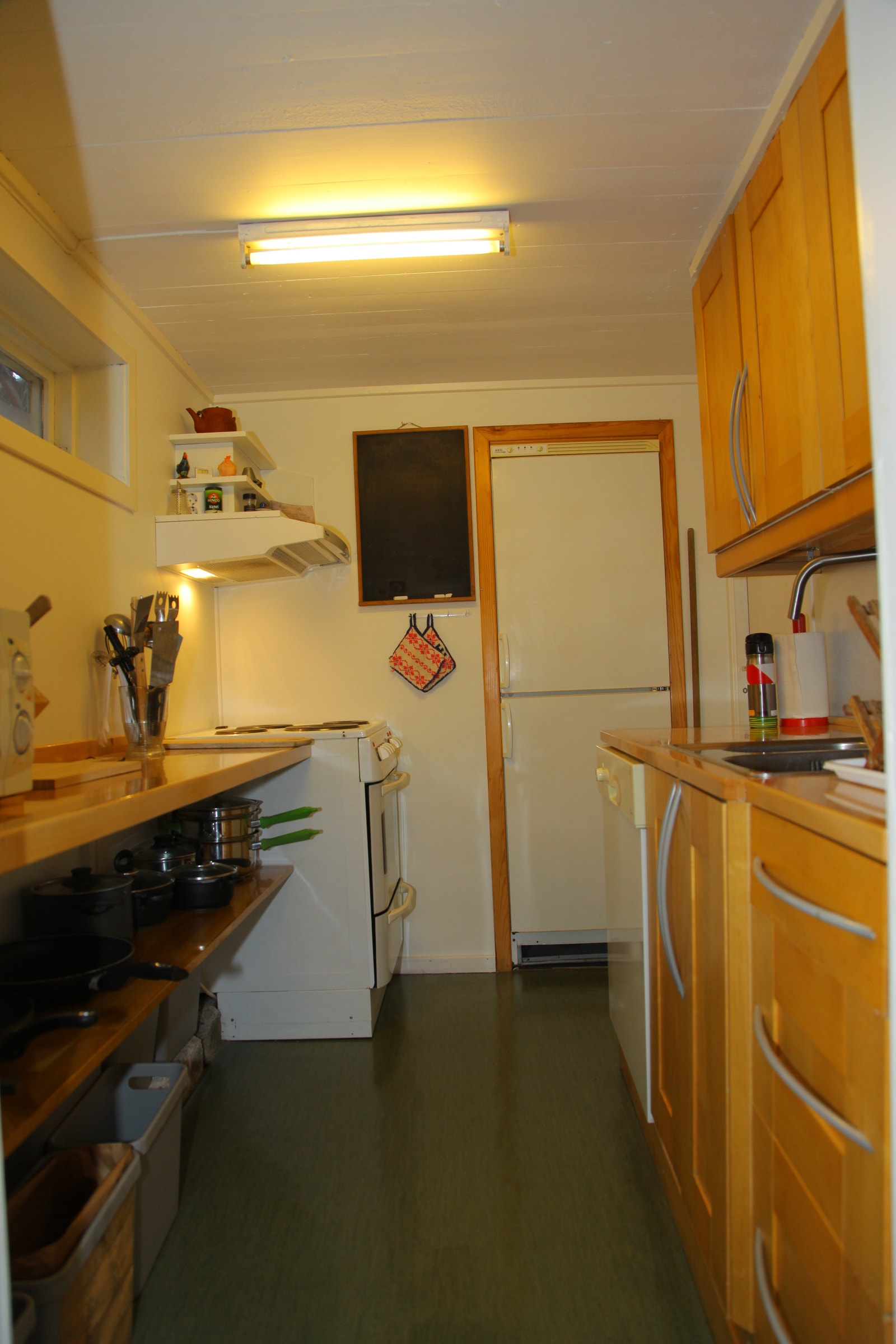 Kjøkken kjøl/frys, oppvaskmaskin etc. Galleribilde