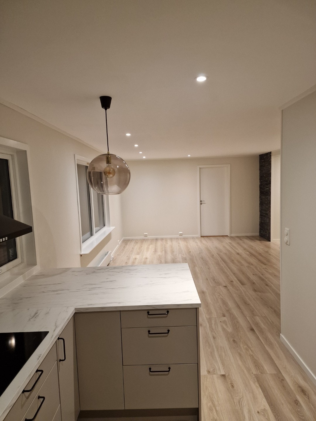 Kjøkken mot stue Galleribilde