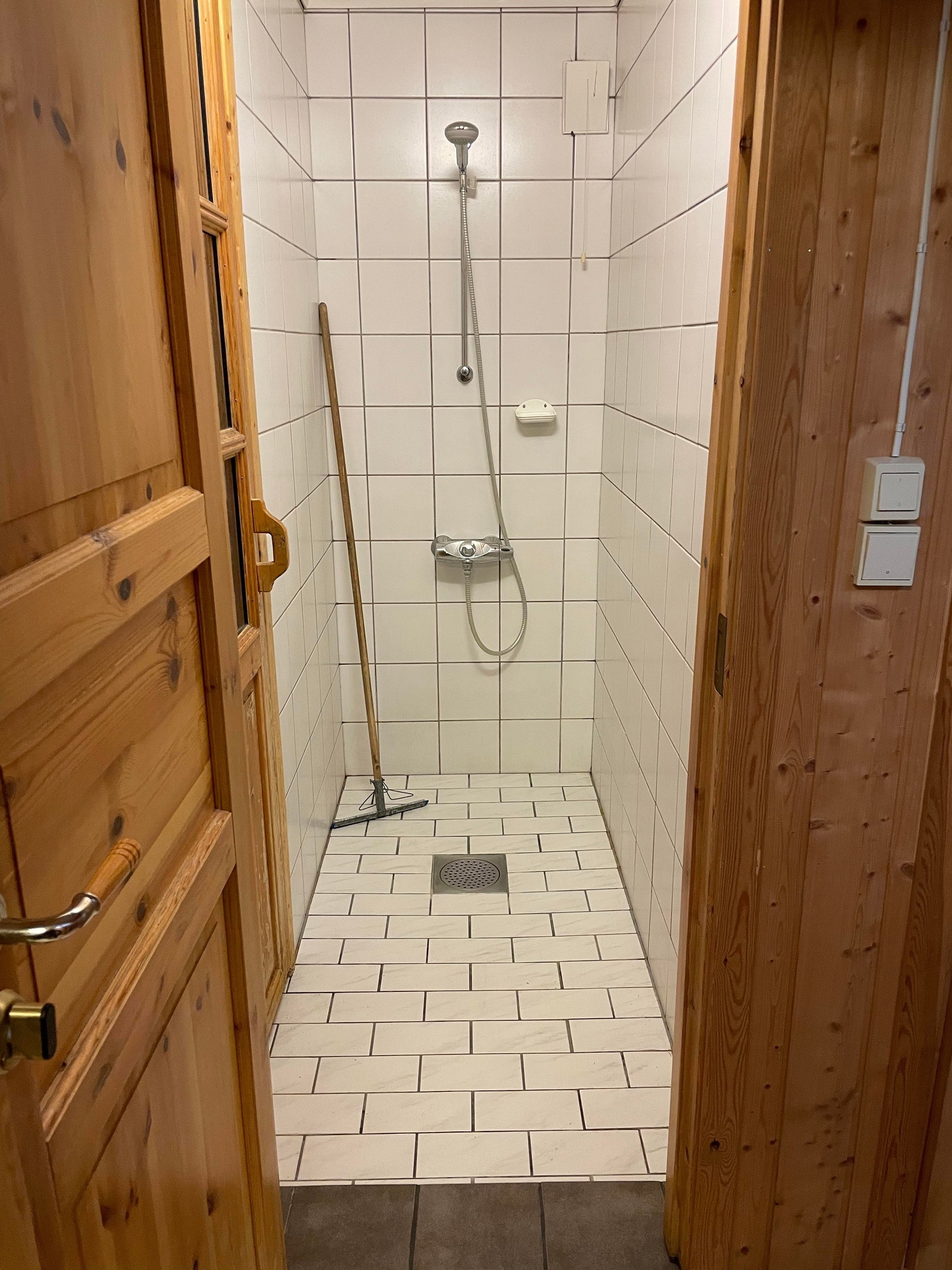 Dusj i kjeller tilknytning til badstue Galleribilde