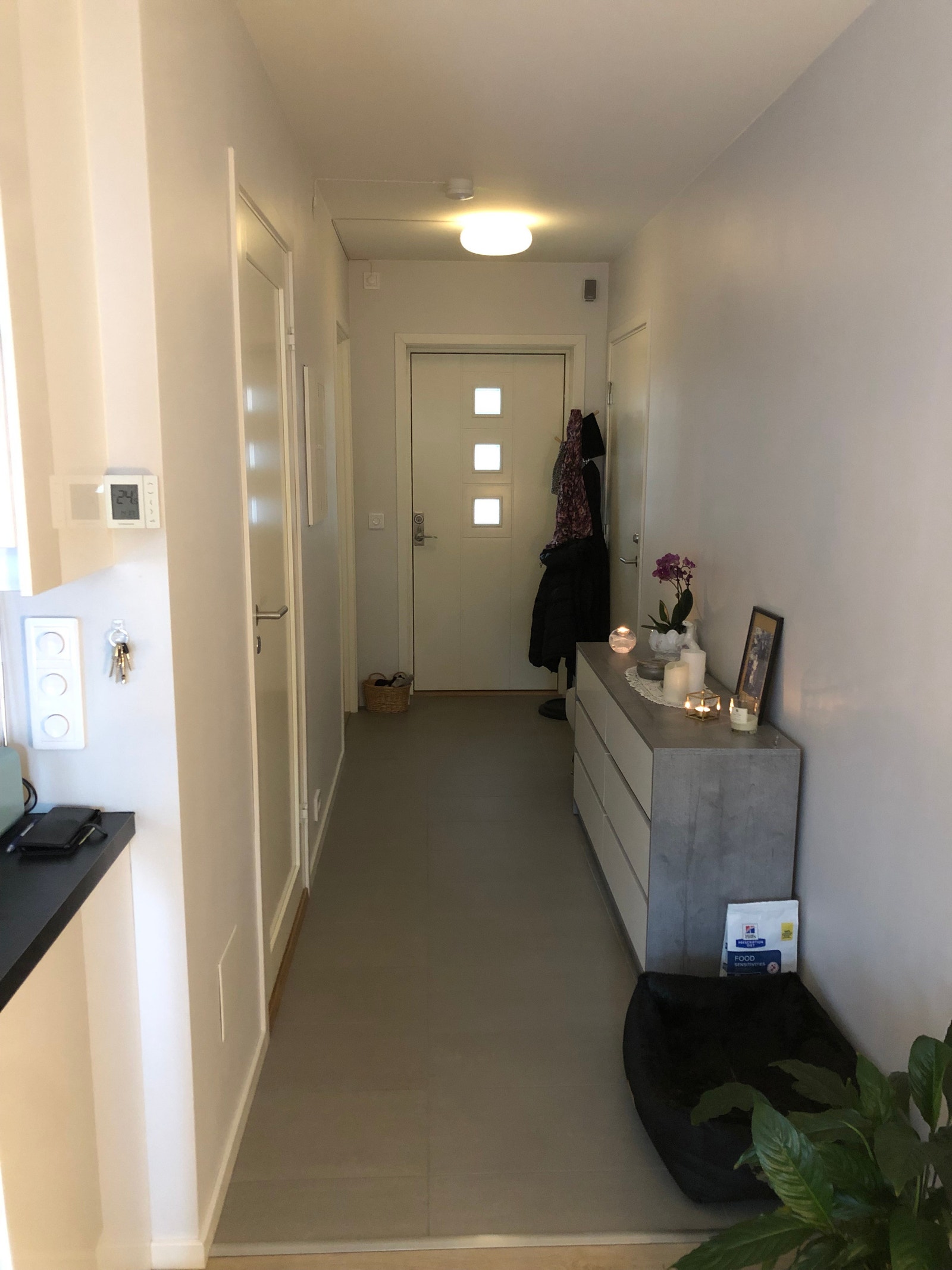 Gang sett fra stue, bad og soverom på venstre side Galleribilde