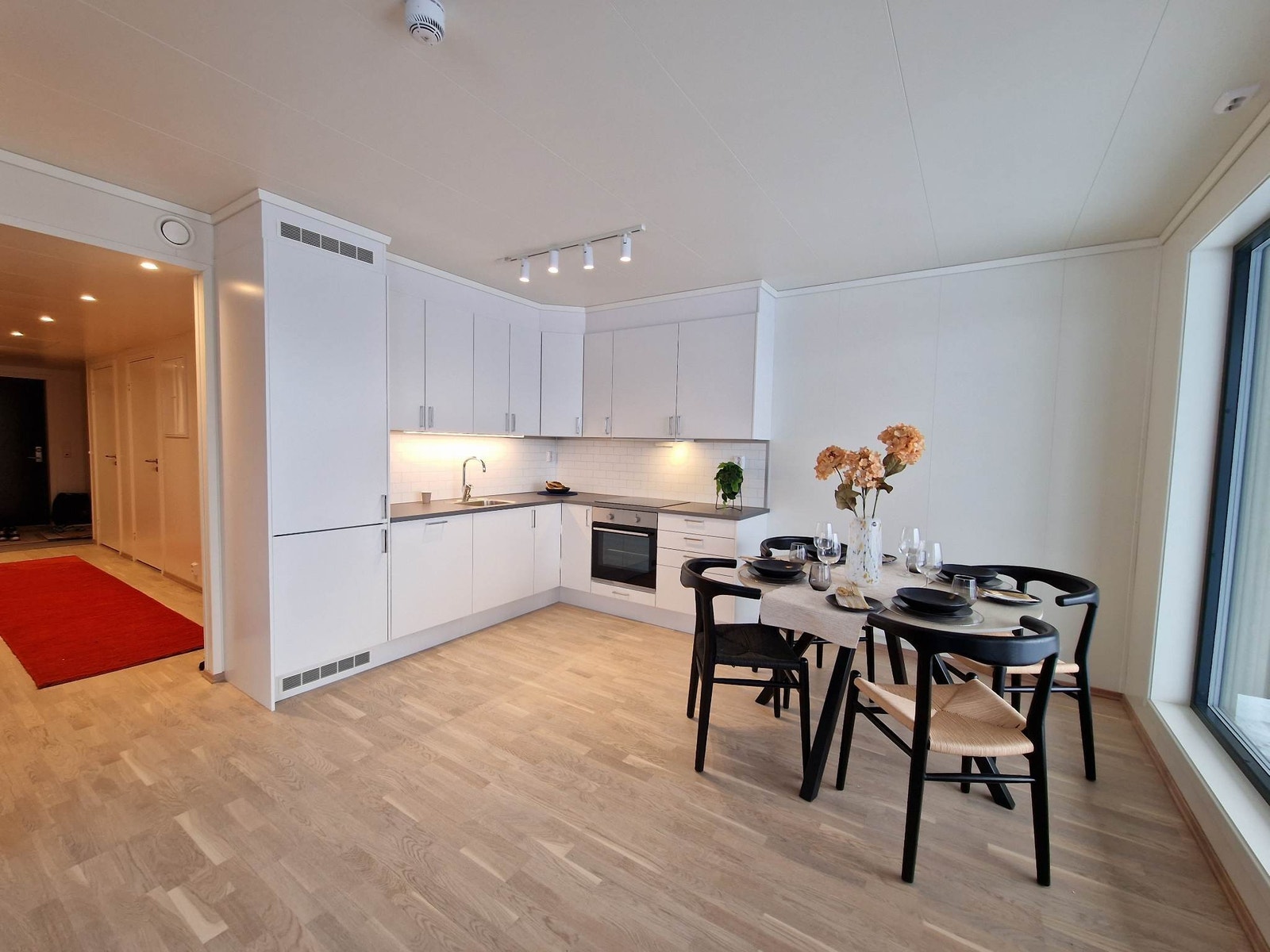 kjøkken og spisestue i leilighet i 1.etg 88 m2 med Walk in closet og to bad Galleribilde