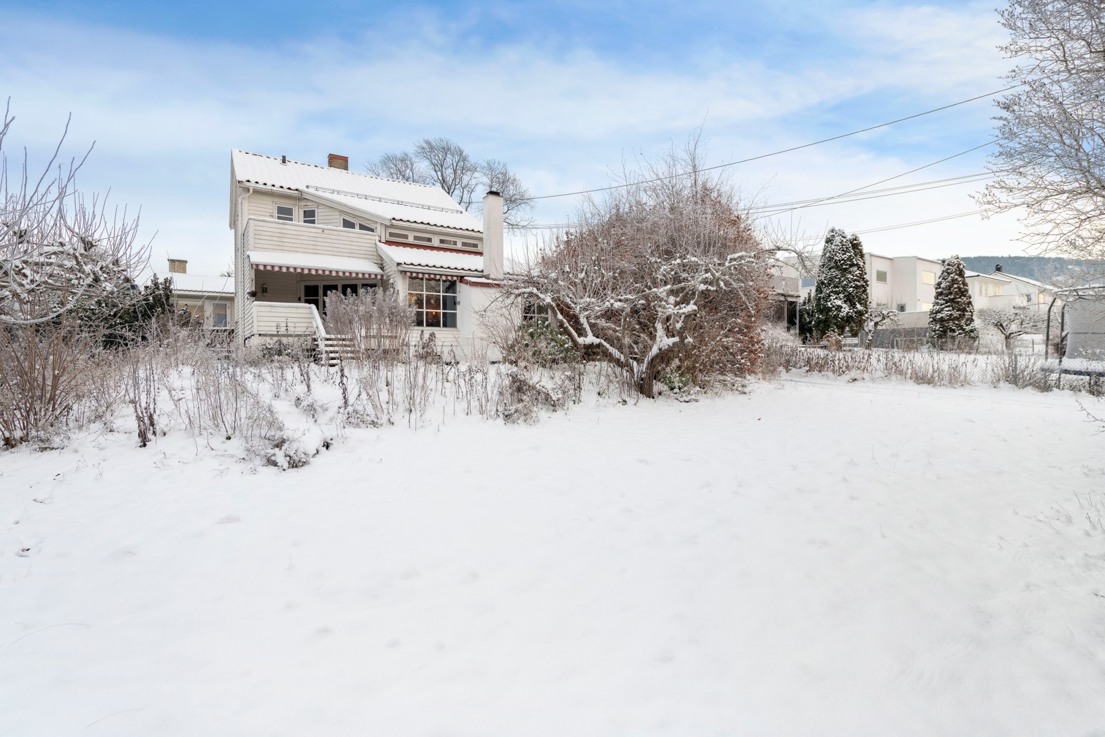 Hus vinter 2022 Galleribilde