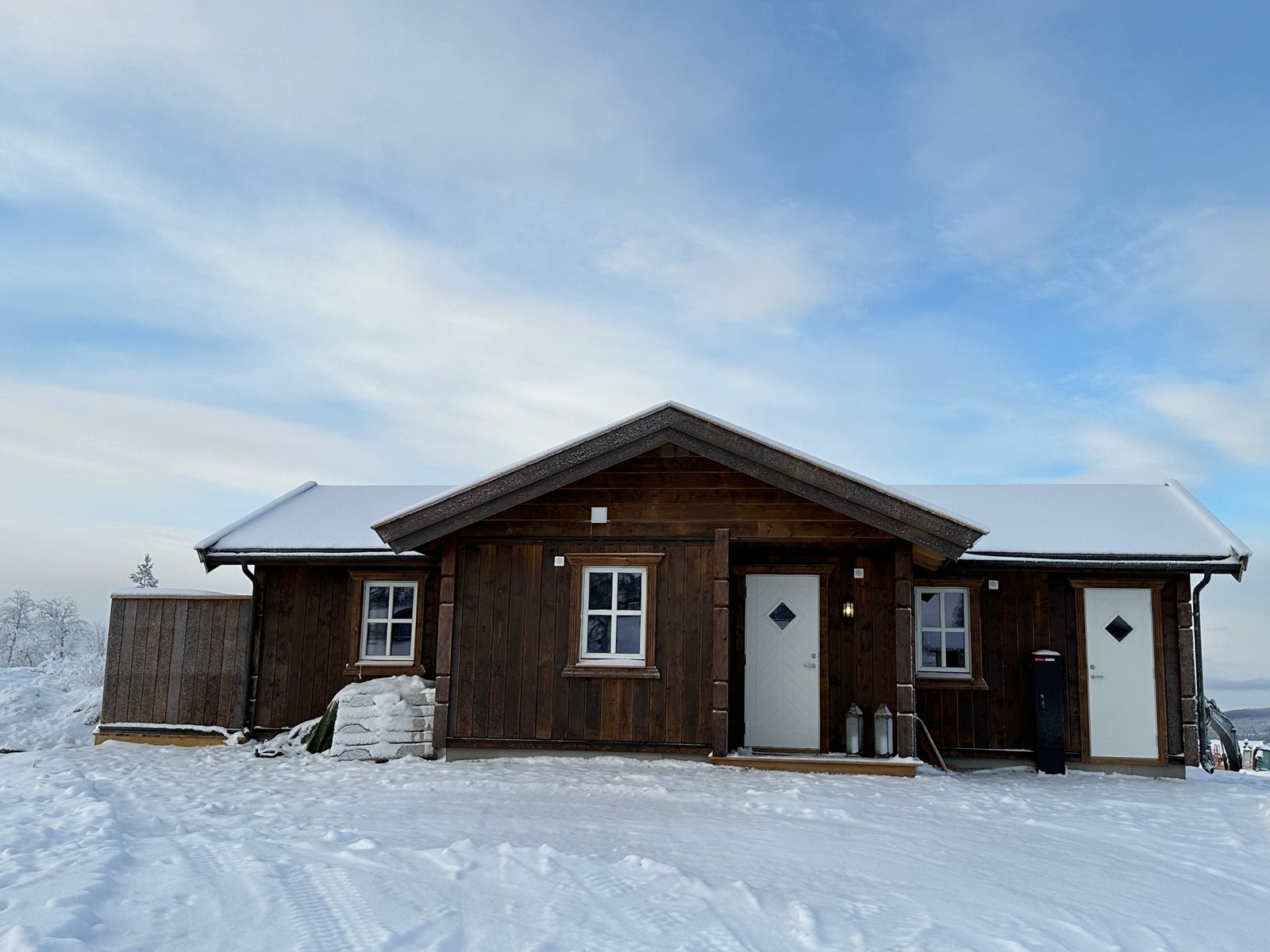 Fasade med hyggelig og lunt inngangsparti Galleribilde