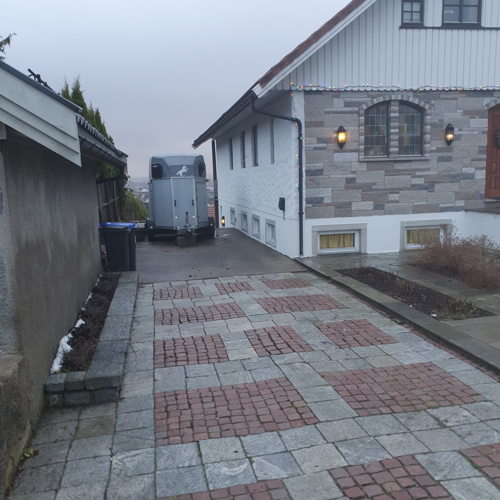 God parkering til 2 biler Galleribilde
