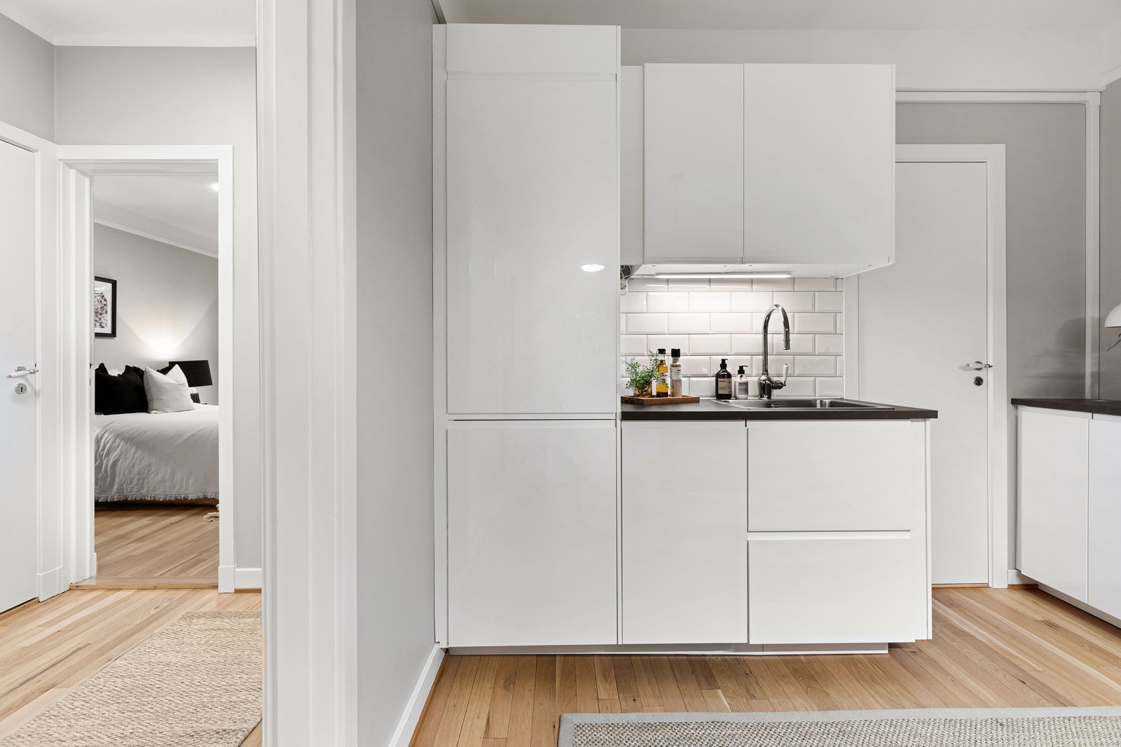 Nytt kjøkken med integrerte hvitevarer Galleribilde