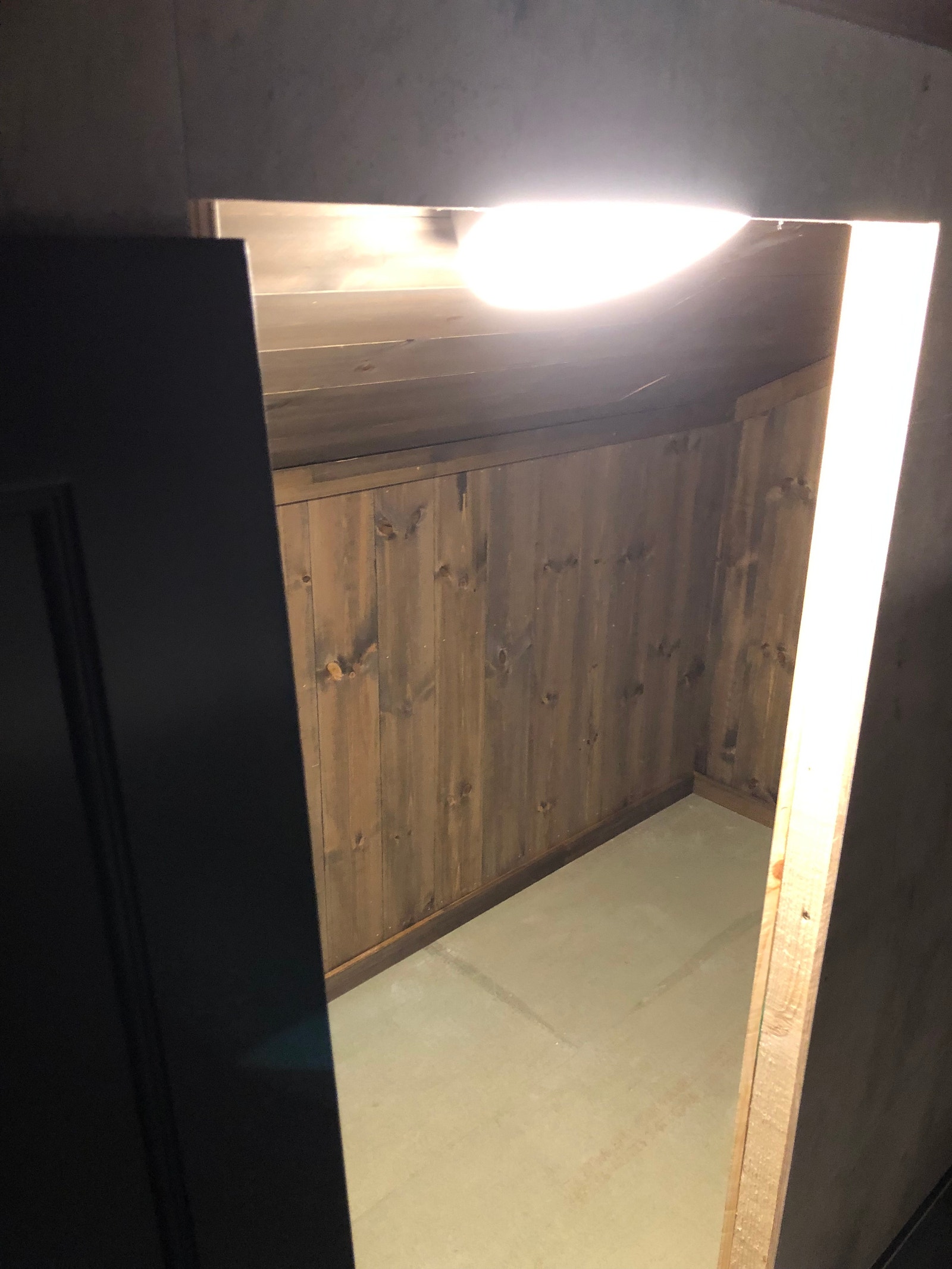 Dør senterert, slik at det er god tilgang begge sider Galleribilde