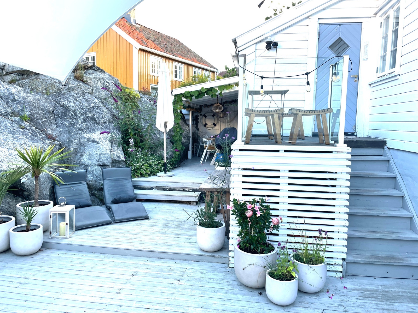 Bakgården har sol hele dagen og er lun og usjenert. Galleribilde