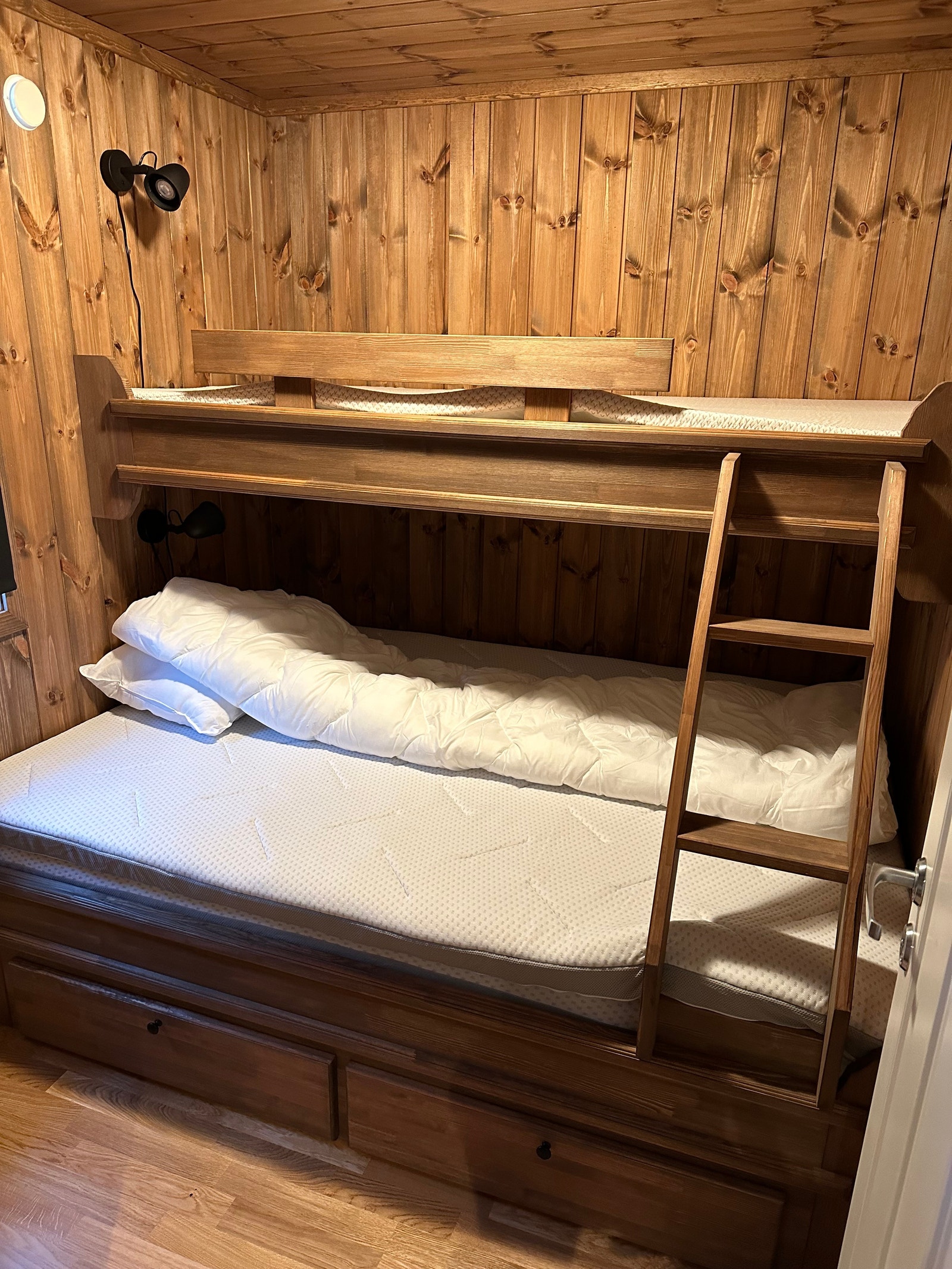 Interiøret kan også beises om man ønsker samme farge som rommene. Galleribilde