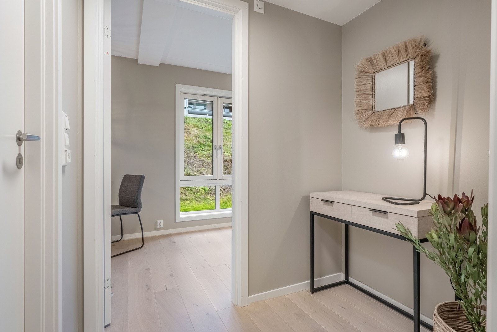 Entré med god plass til garderobeskap Galleribilde