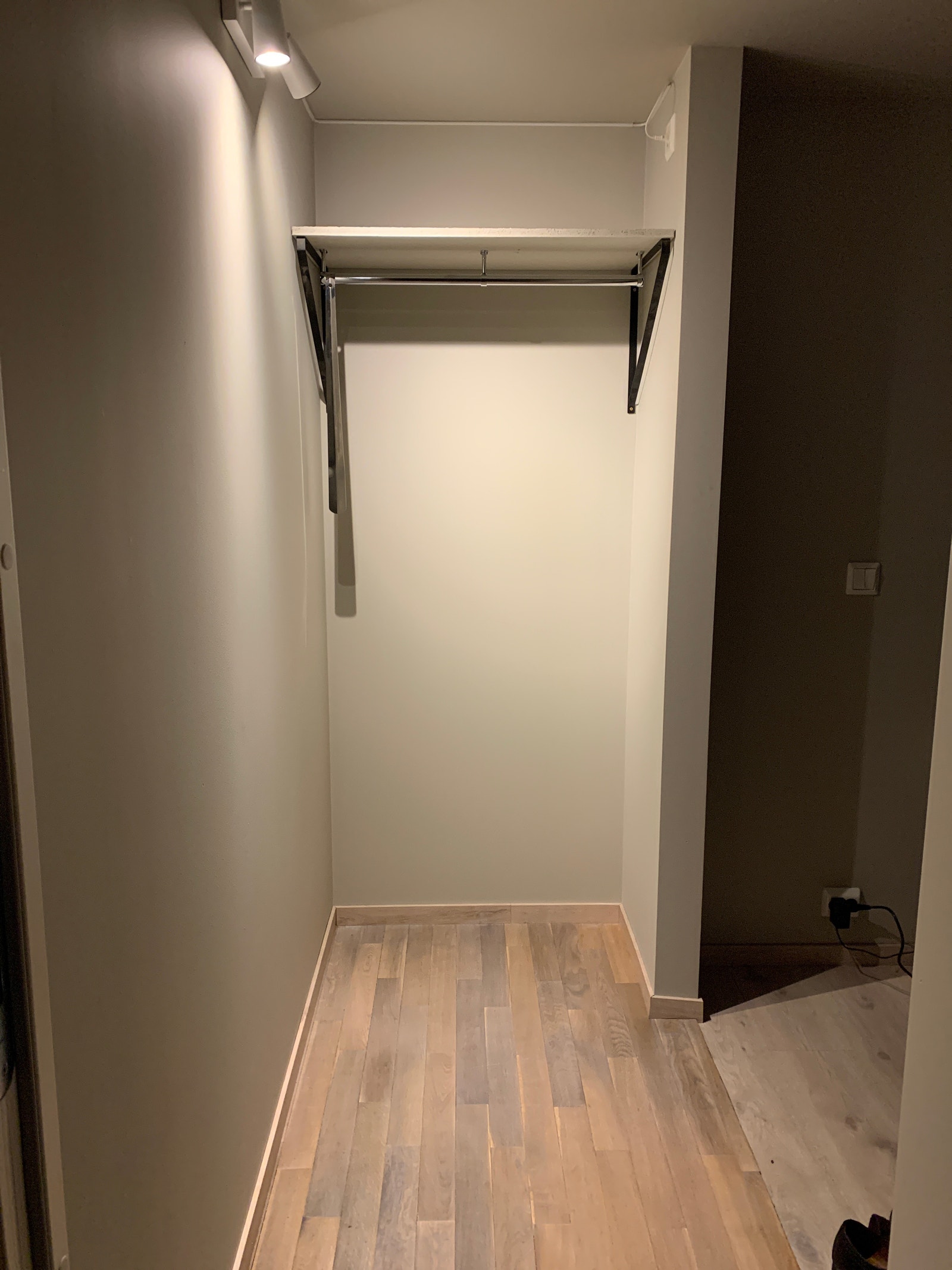 Inngangsparti med garderobeplass Galleribilde