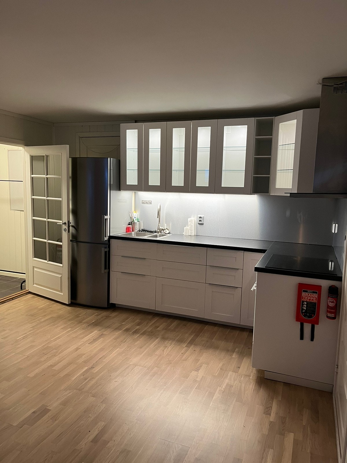 Kjøkken - Kjøleskap medfølger ikke. Galleribilde