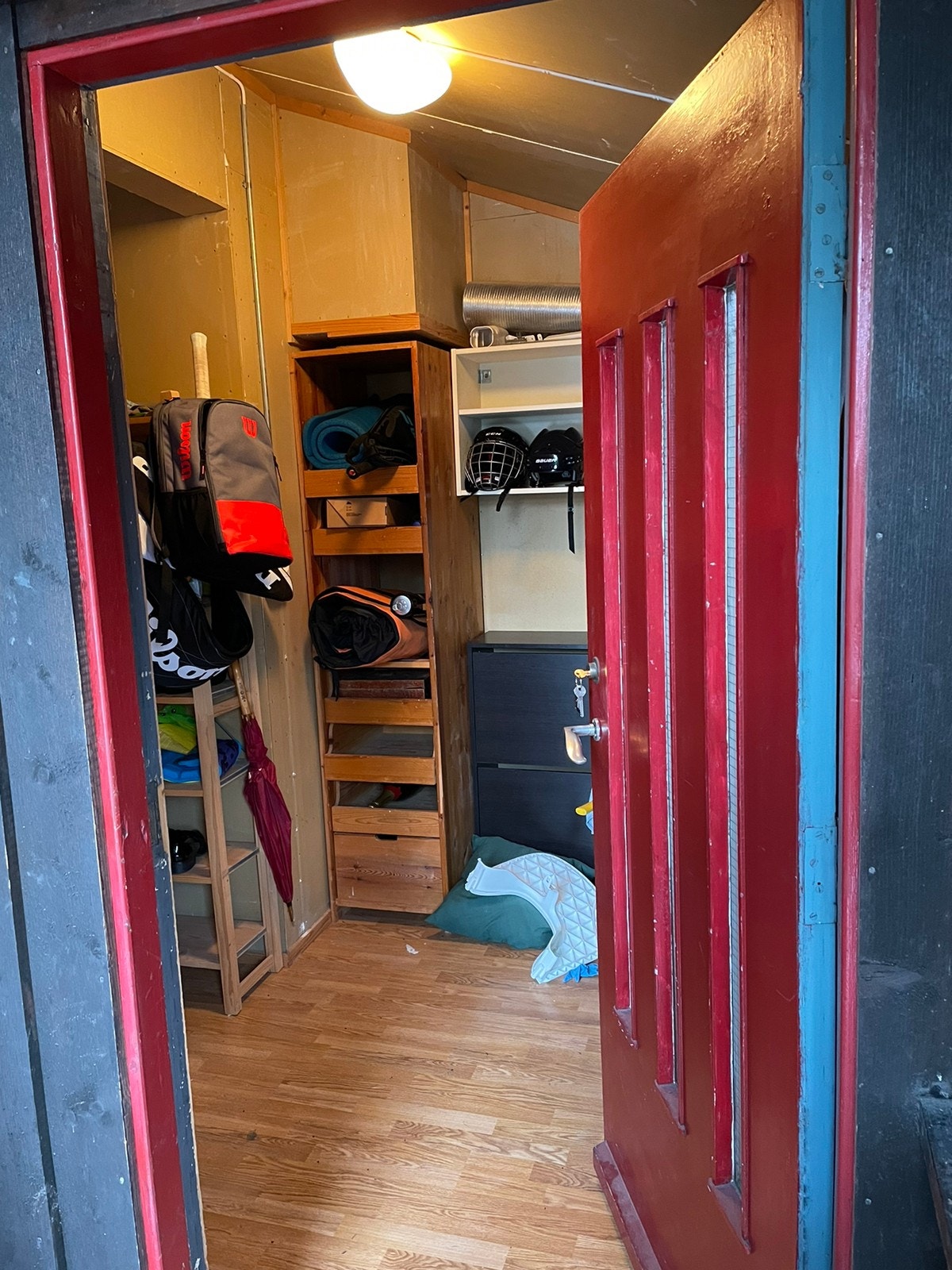 Utvendig bod med god lagringsplass Galleribilde