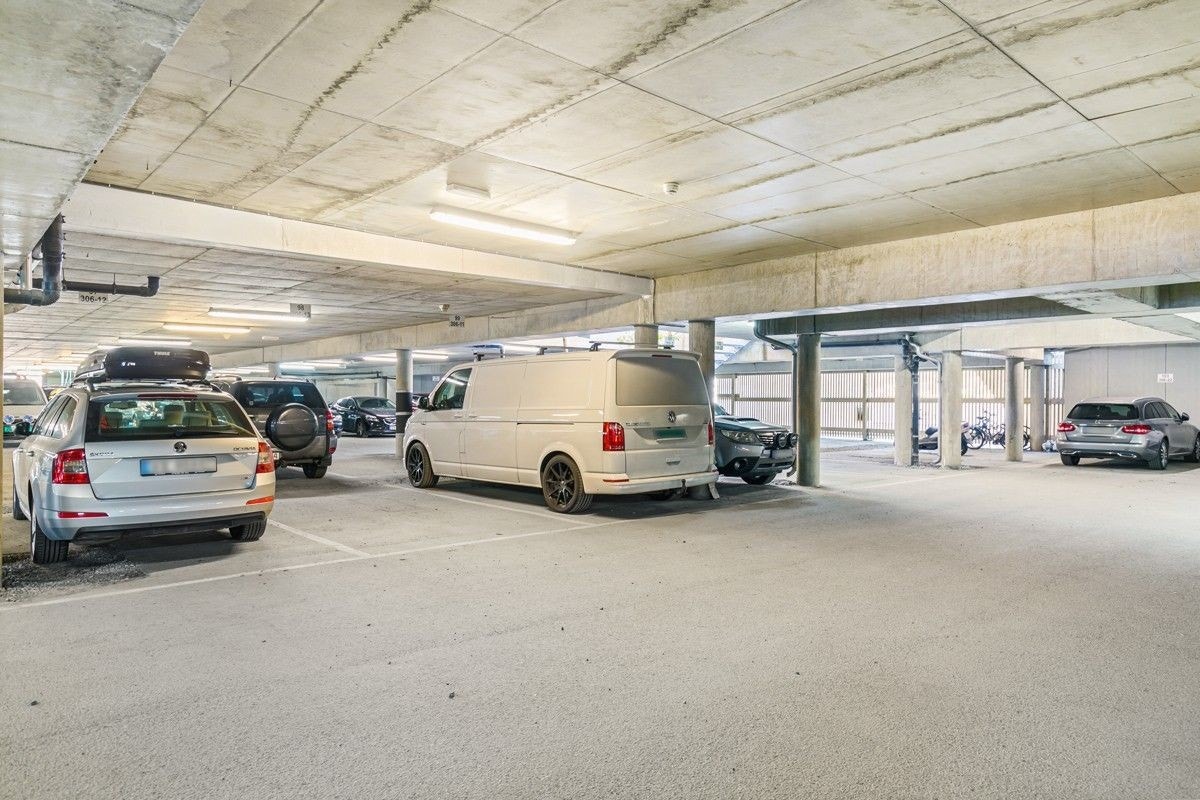 Parkering i garasjeannlegg i samme bygg Galleribilde