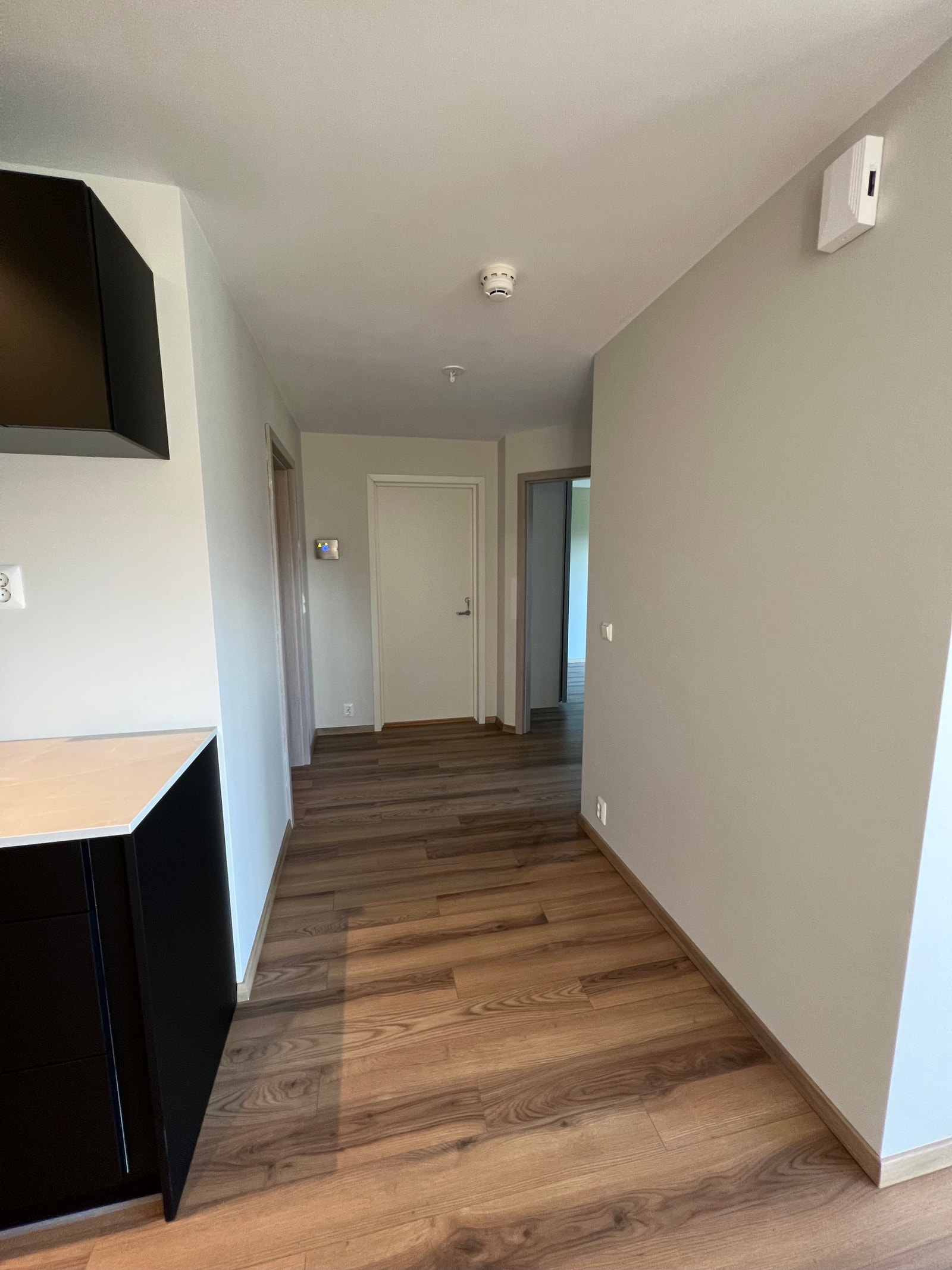 Fra kjøkken mot bad, bod, soverom 1 og 2. Galleribilde