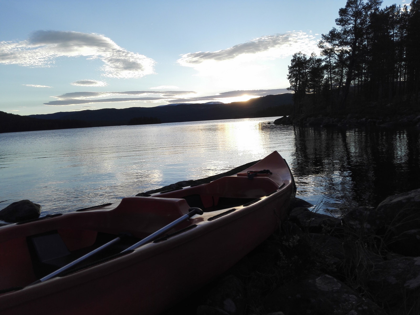 Kanotur på Skurdalsfjorden en sommerkveld Galleribilde