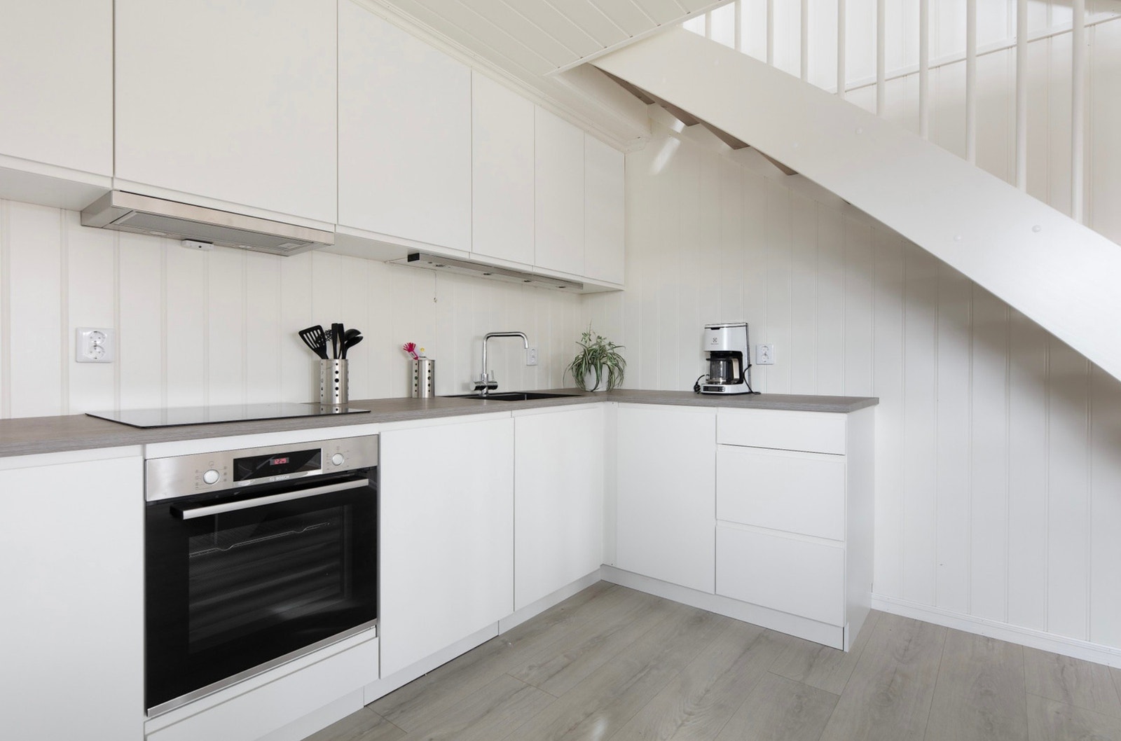 Induksjon platetopp, oppvaskmaskin, kaffetrakter Galleribilde