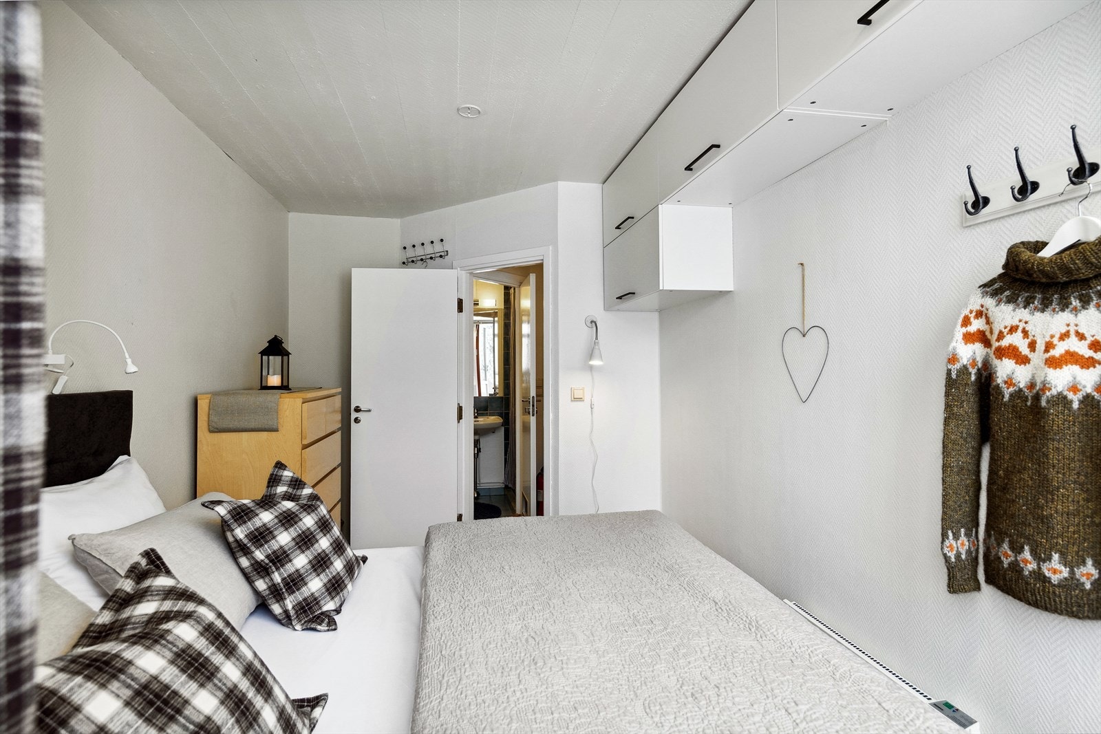 Soverommet har bra plass til garderobe om det er ønskelig Galleribilde