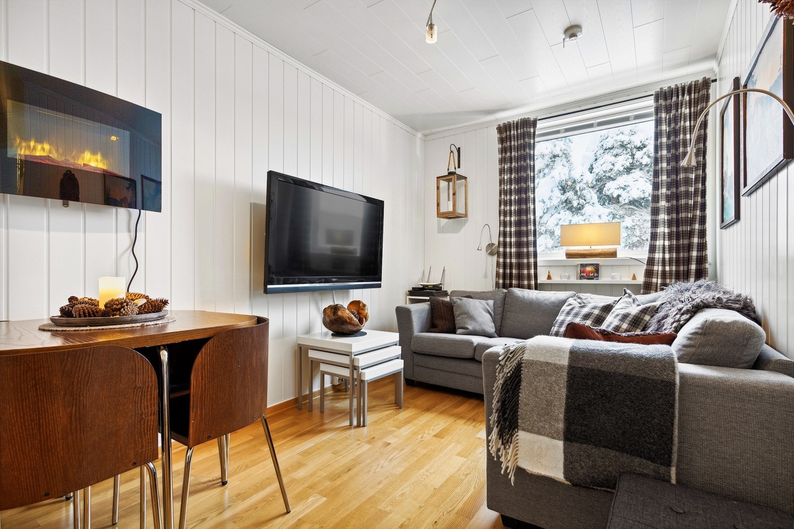 Stue og kjøkken i et. Perfekt når man skal spise fredagstacoen Galleribilde