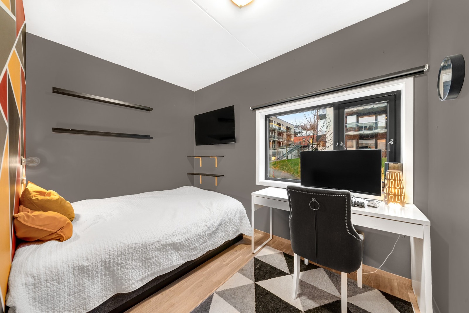 Soverom 2 er på ca. 8 kvm. Galleribilde