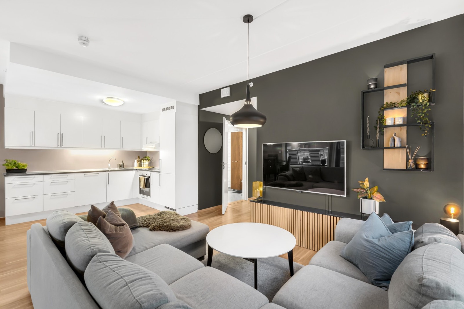 Boligen er oppført så sent som i 2015 og holder som følger av dette pen standard. Dette gjenspeiles også i takstrapporten hvor tilnærmet alle punkter har fått TG0/1. Galleribilde