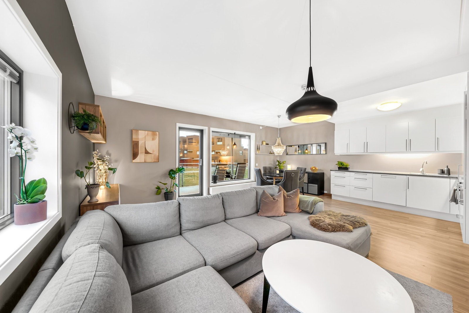 Hele leiligheten har blitt oppmalt i tidsriktige fargetoner. Galleribilde