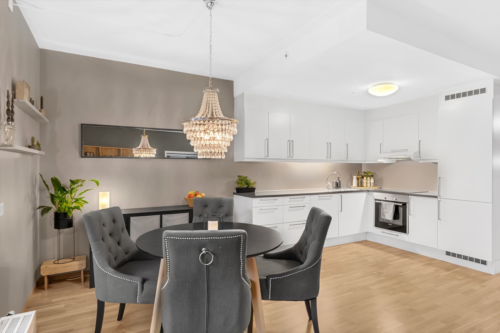 Lave bokostnader med både fjernvarme, kabel-TV og internett inkludert i felleskostnadene. Galleribilde