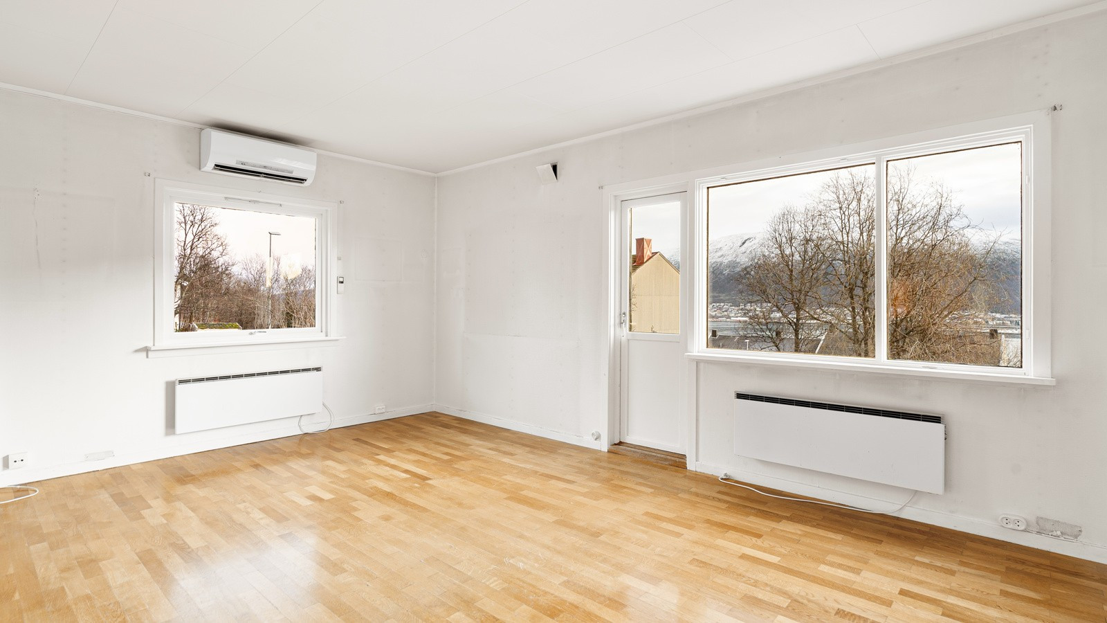 I stuen har du flere innredningssmuligheter for å etablere sosiale soner.