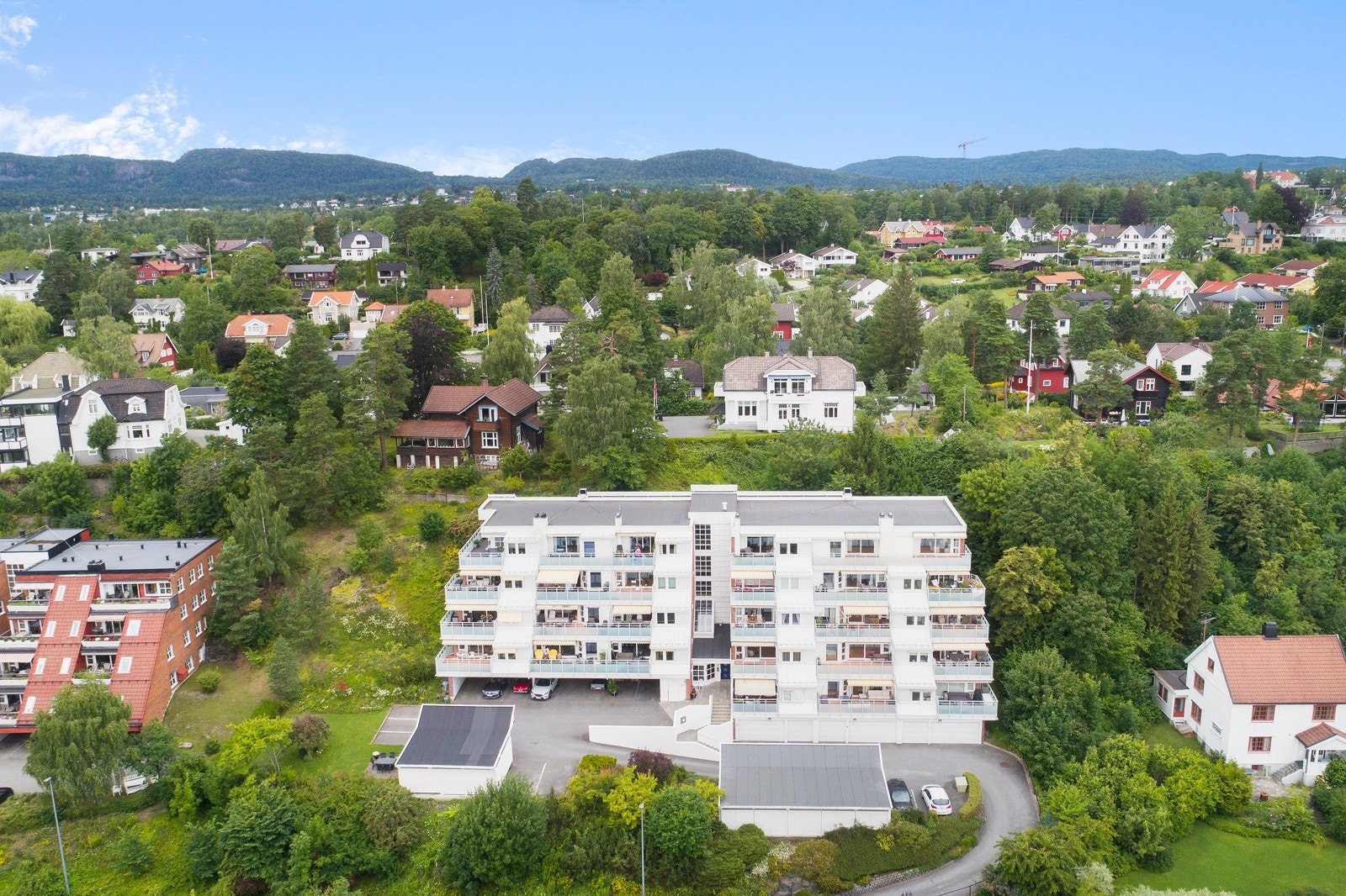 Jernbaneveien 121 Galleribilde