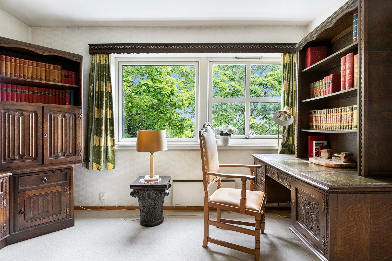 Kontor/ bibliotek/ tv-stue Galleribilde