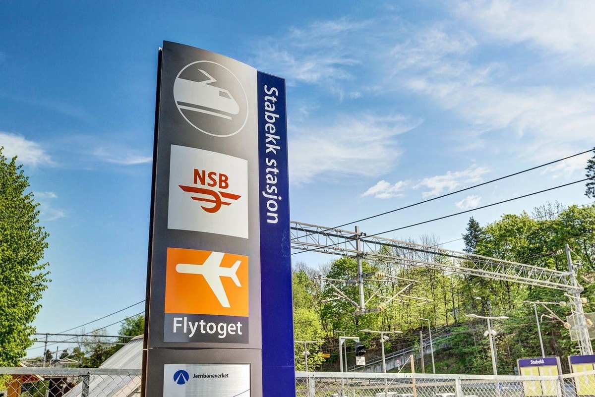 Stabekk stasjon - Lokaltog og Flytog går herfra. Galleribilde