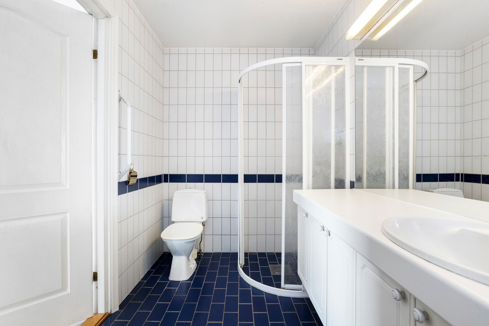 Bad 2 - Direkte adkomst fra Soverom 3 ( Hovedsoverommet) Galleribilde