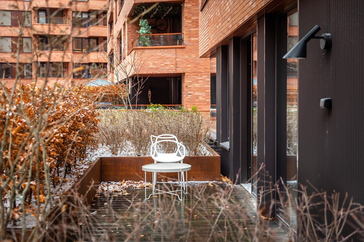 På markterrassen har man god plass til utemøblement. Galleribilde