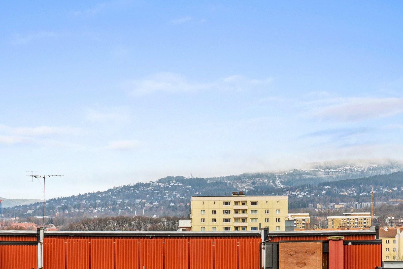 Utsikt mot Holmenkollen Galleribilde