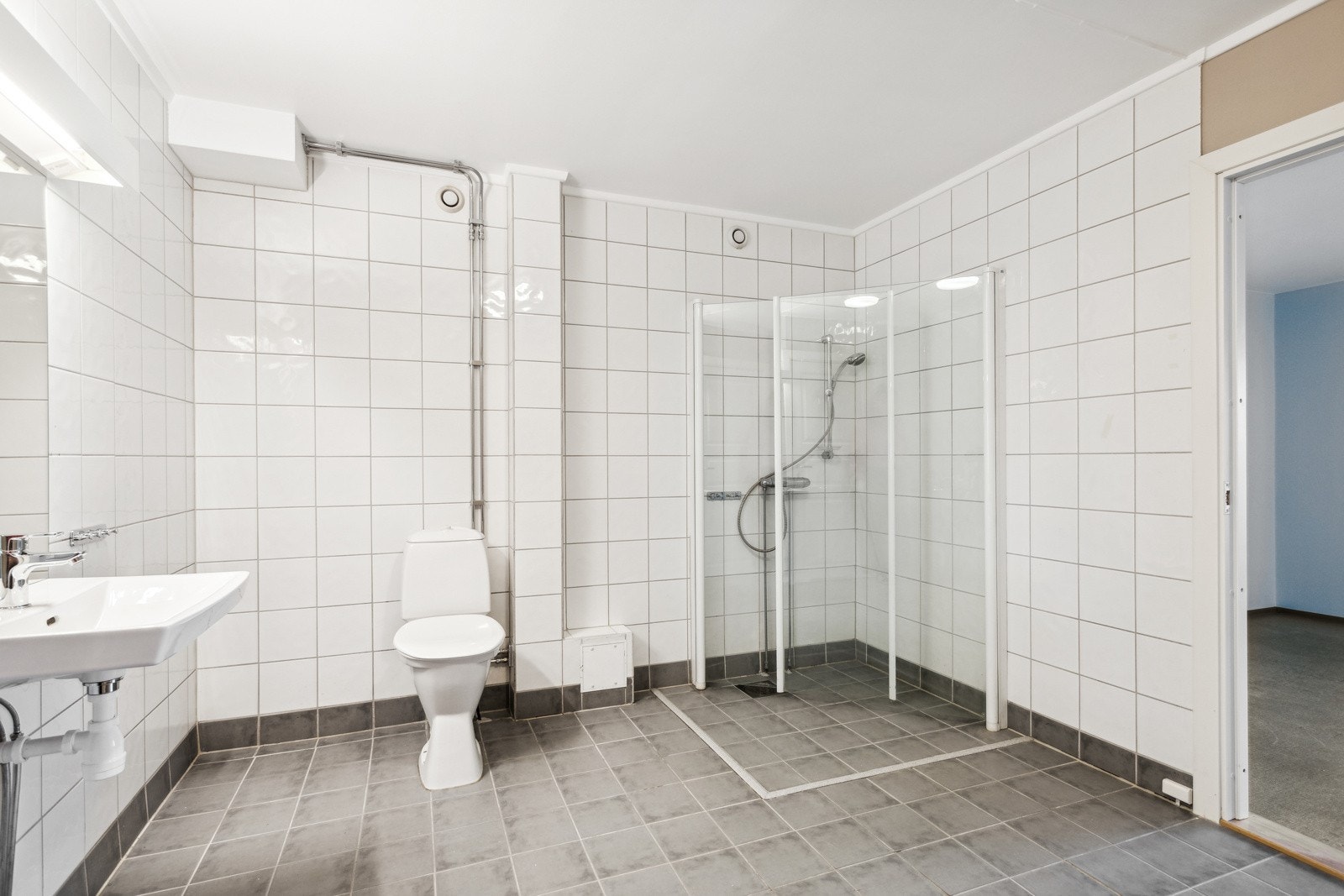 Varmekabler i gulv og opplegg for vaskemaskin Galleribilde