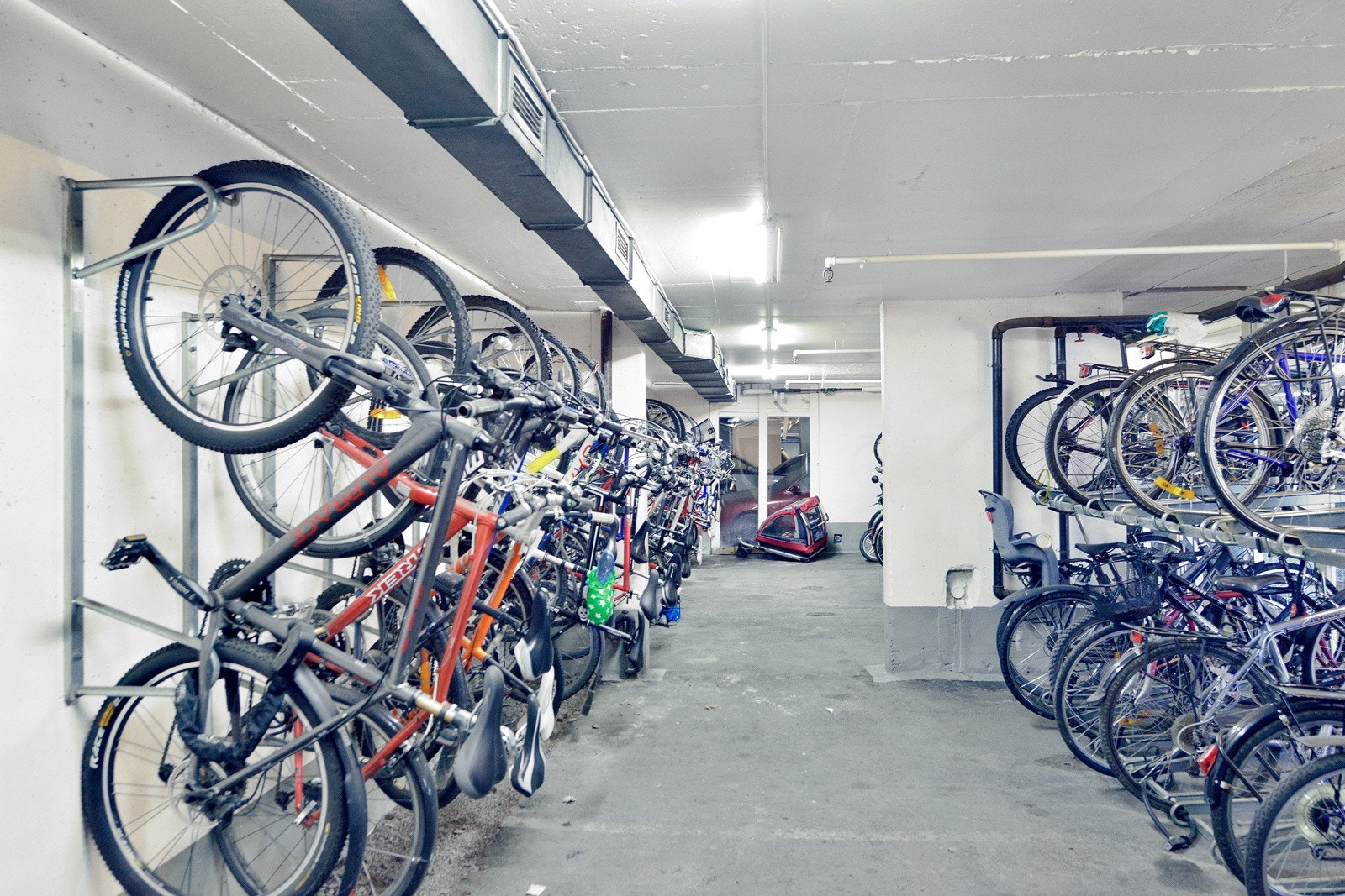 Sykkelparkering i garasjeanlegget Galleribilde