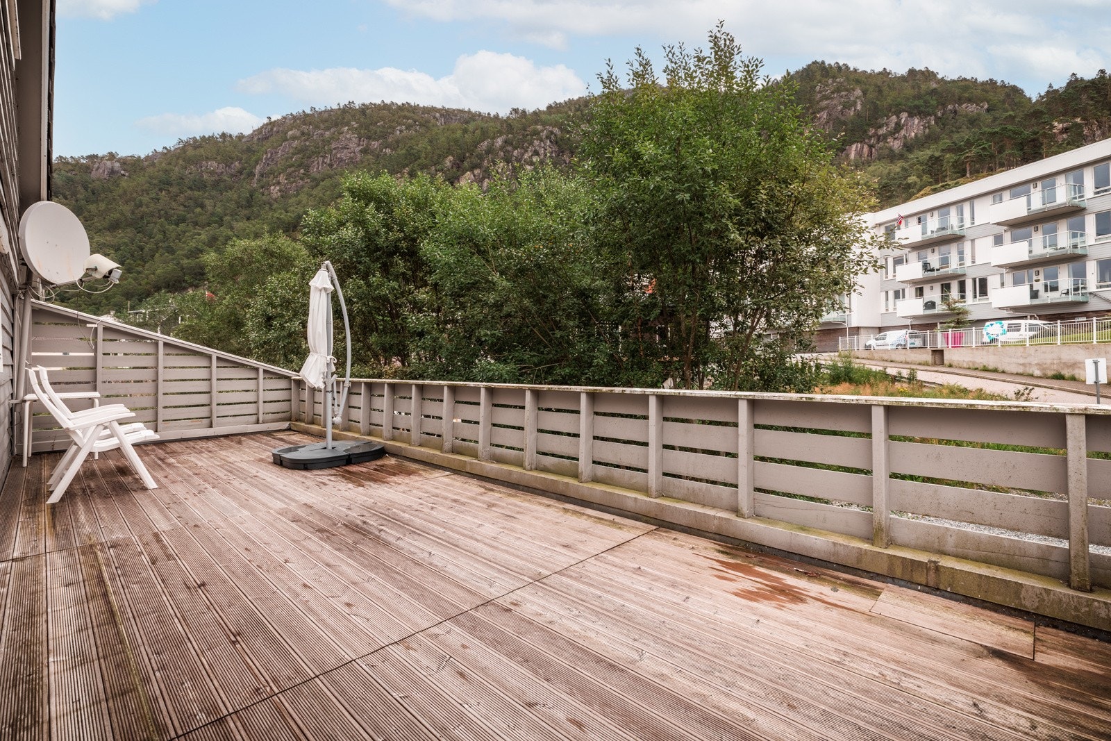 Terrassen er på hele 28 kvm og er en fin samleplass for familie og venner! Galleribilde