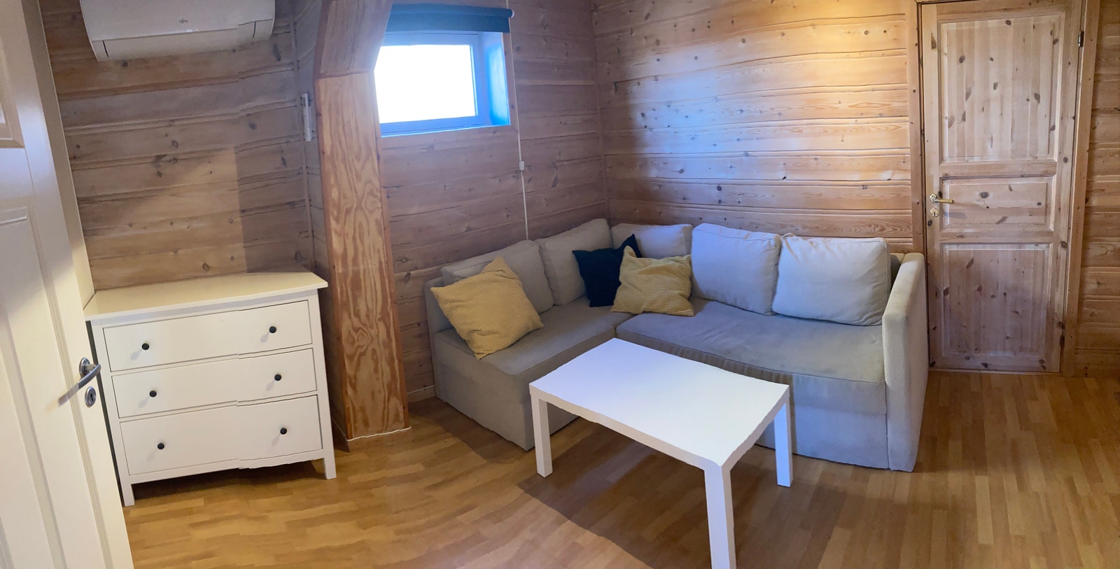 Stue med hjørnesofa. Galleribilde