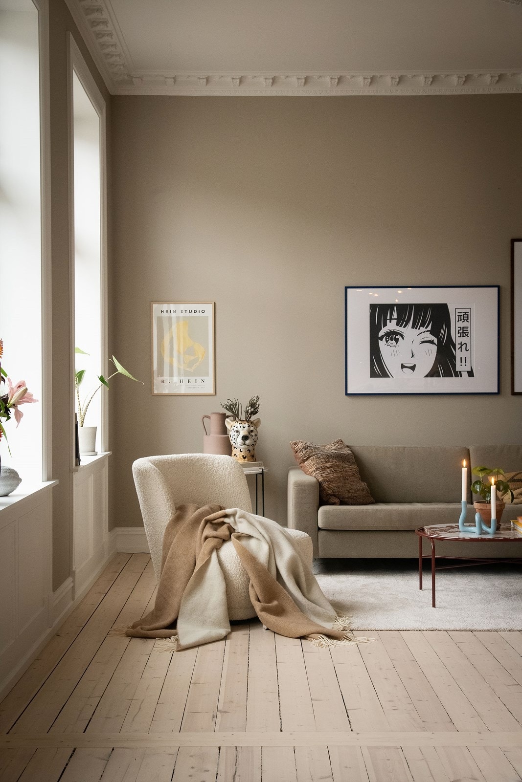 Boligen har klassiske detaljer i tak, originale gulv. Galleribilde