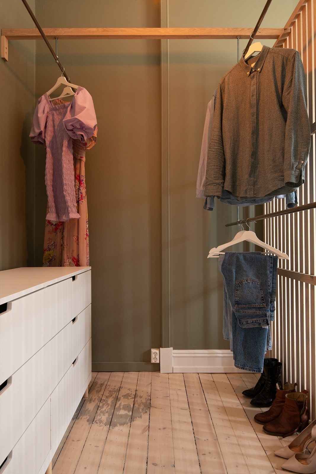 God plass for oppbevaring av klær. Galleribilde