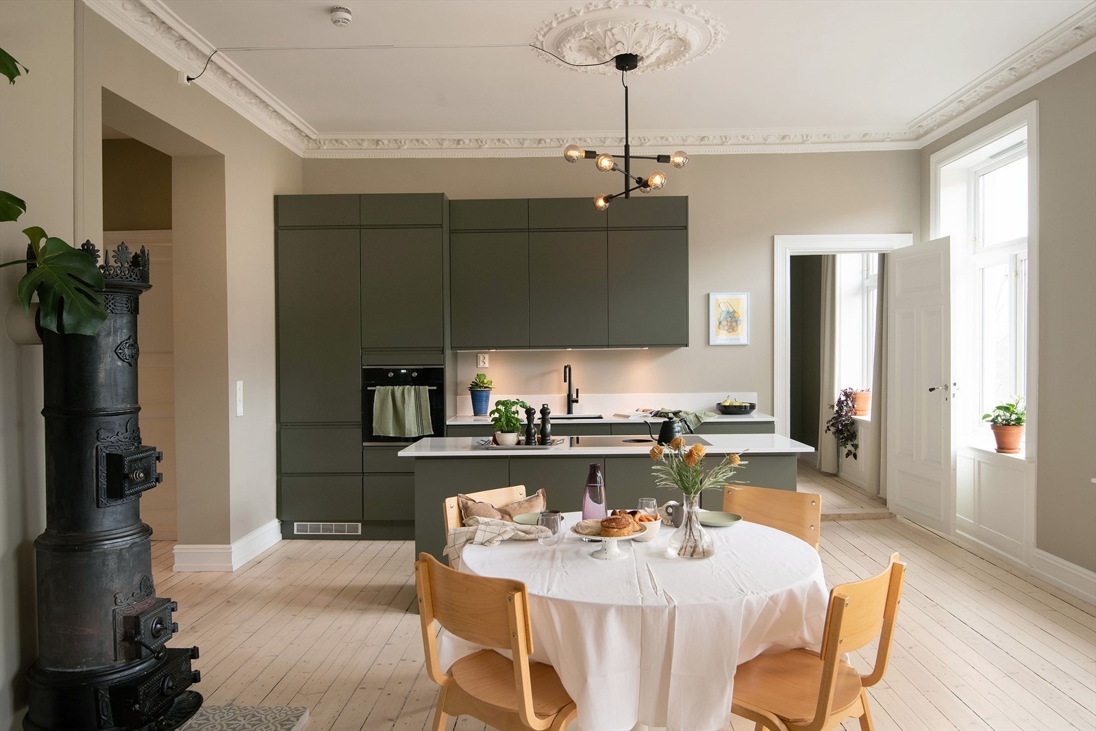 Kjøkkenet er fra danske kvalitetsmerket Aubo. Galleribilde