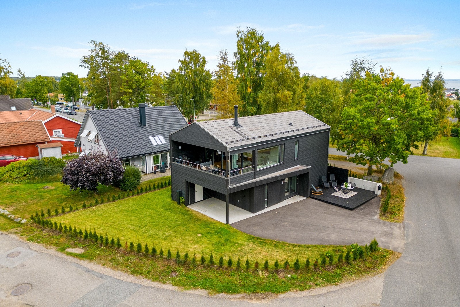 Eiendommen ligger i et meget barnevennlig boligområde på Ringshaug i Tønsberg kommune. Galleribilde