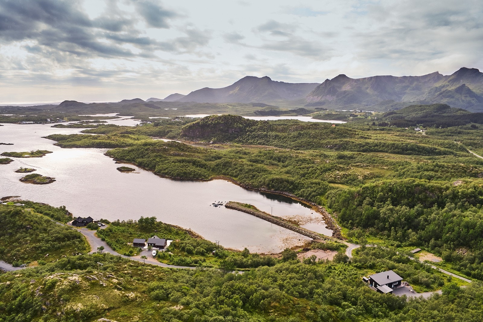 Naurskjønt og idyllisk område skjermet for nordavind og havtåka. Galleribilde