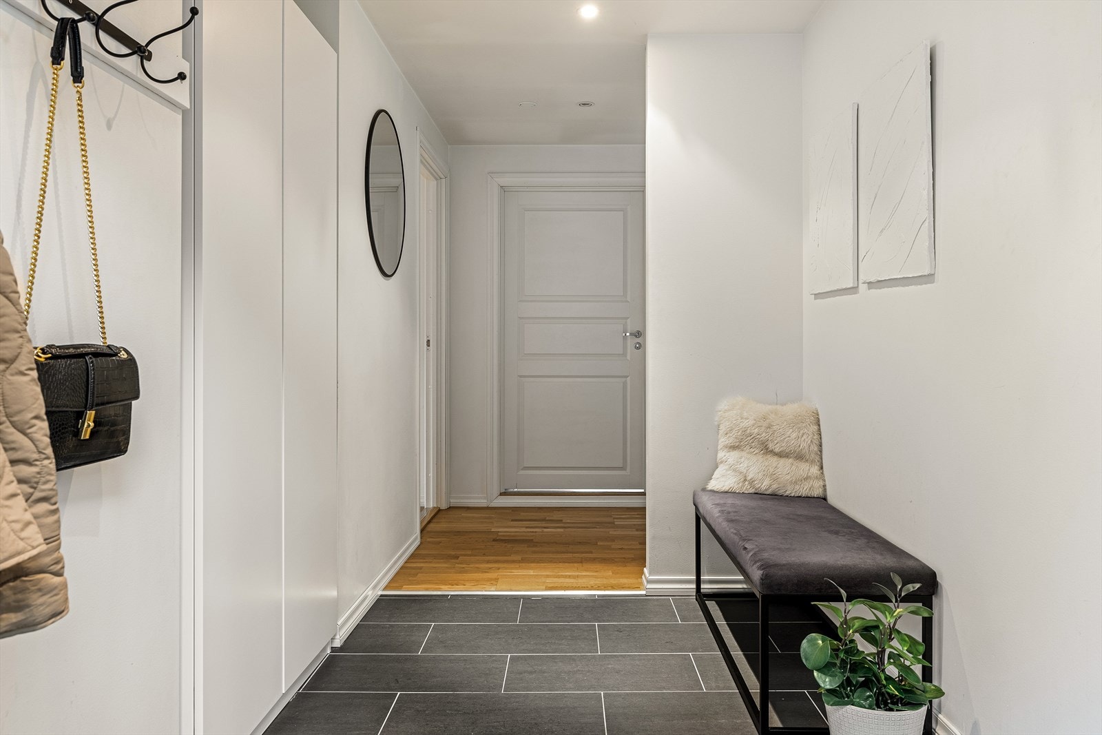 Lys og innbydende entré. Galleribilde