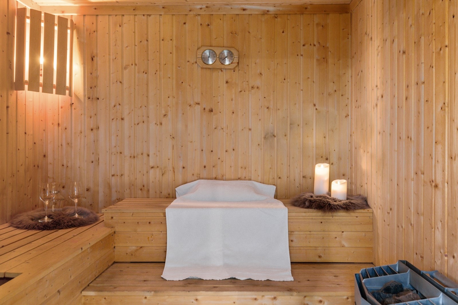 Detalj - Badstue med elektrisk ovn. Galleribilde