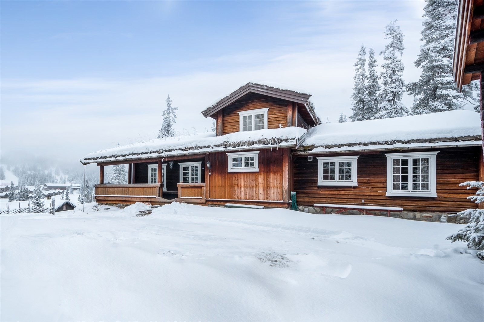 Hytta er laftet på eiendommen i 1995 og fremstår meget godt vedlikeholdt. Galleribilde