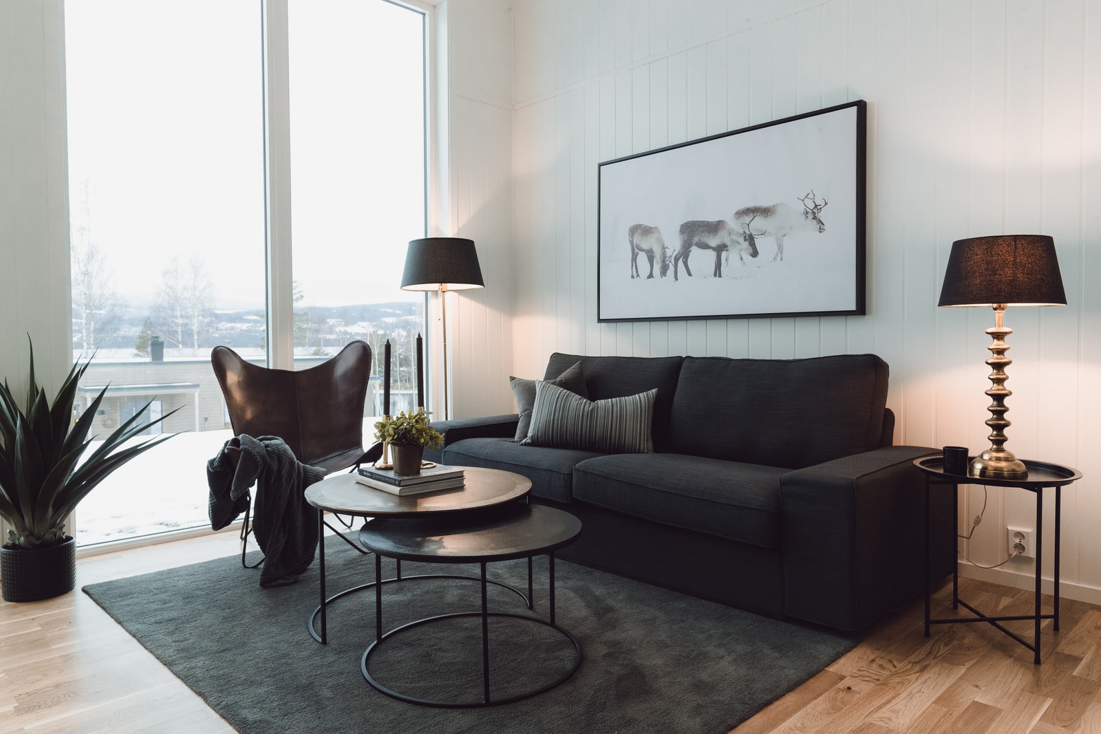 Vinduene og terrassen vender direkte mot vest og flotte solforhold. Galleribilde