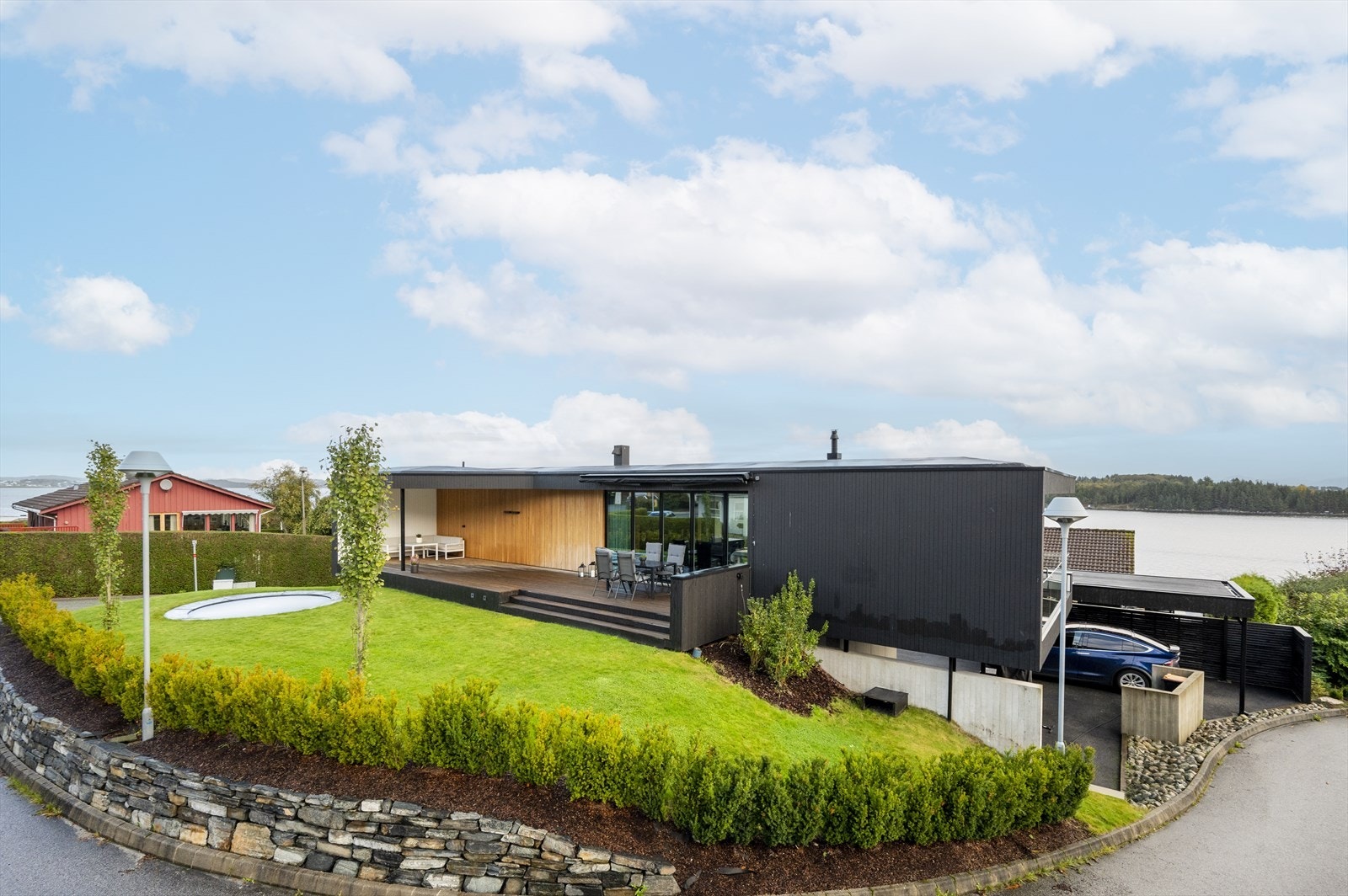 Flott opparbeidet og beplantet tomt Galleribilde